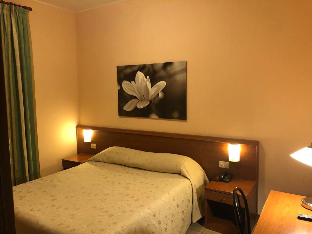 Hotel Paradiso Milánó Kültér fotó