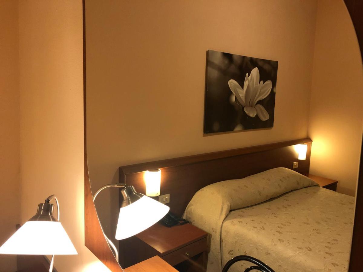 Hotel Paradiso Milánó Kültér fotó