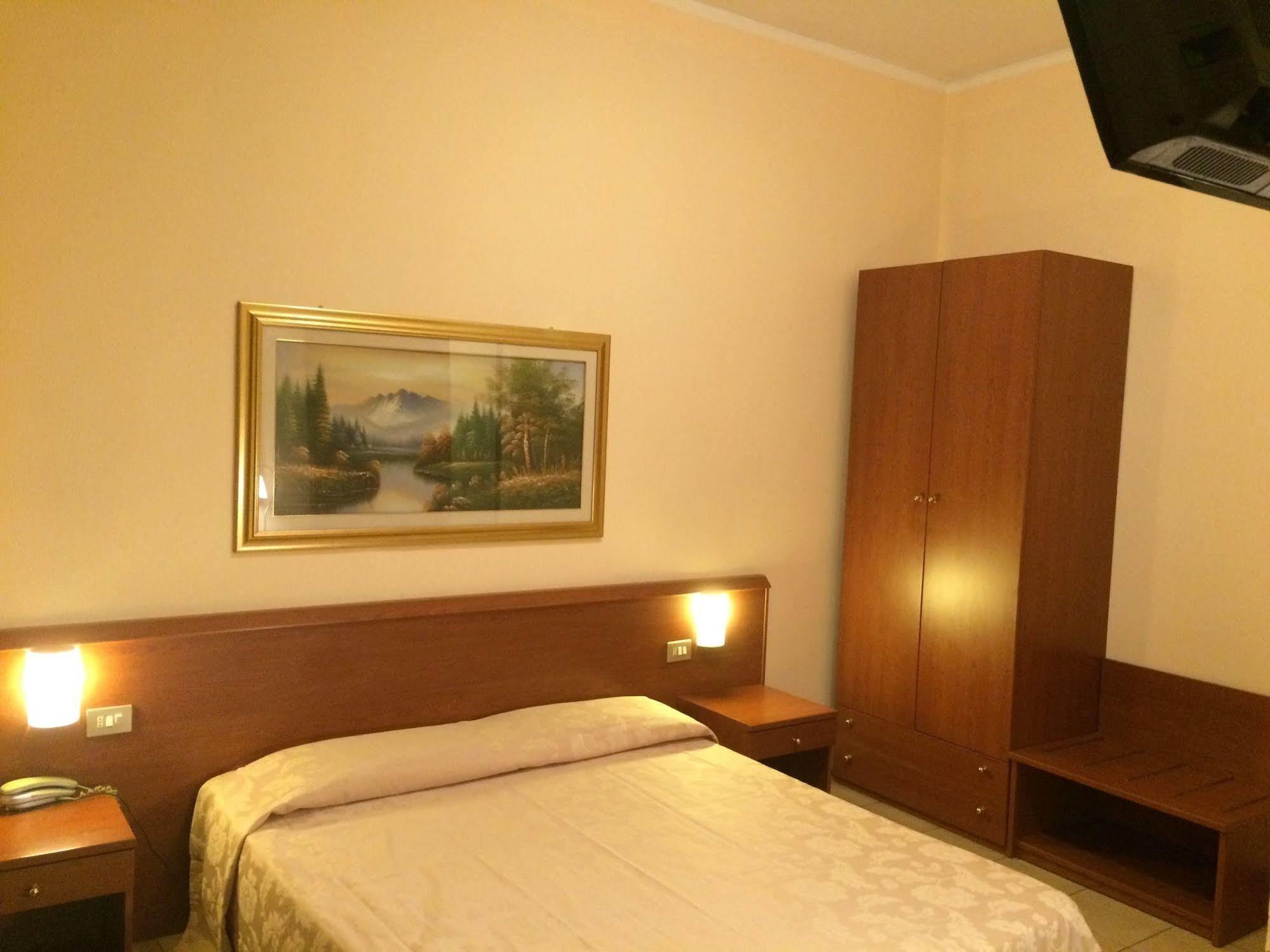 Hotel Paradiso Milánó Kültér fotó