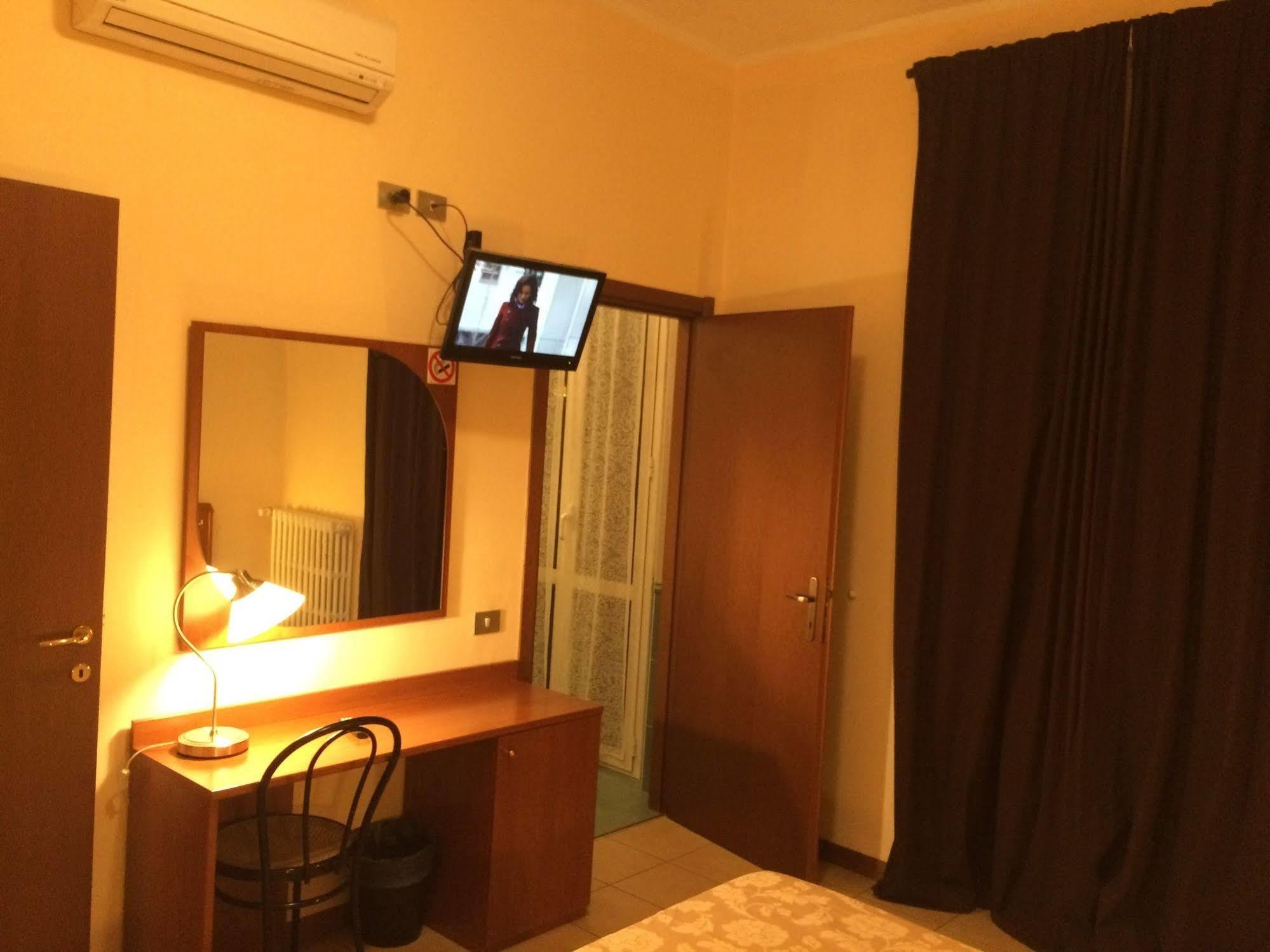 Hotel Paradiso Milánó Kültér fotó