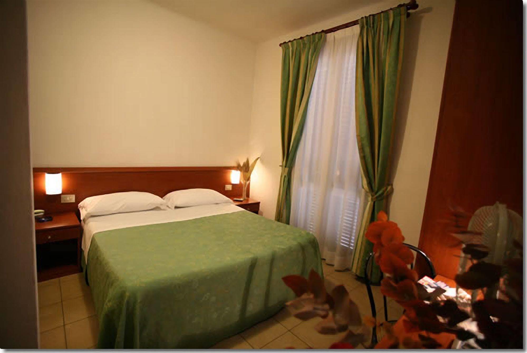Hotel Paradiso Milánó Kültér fotó